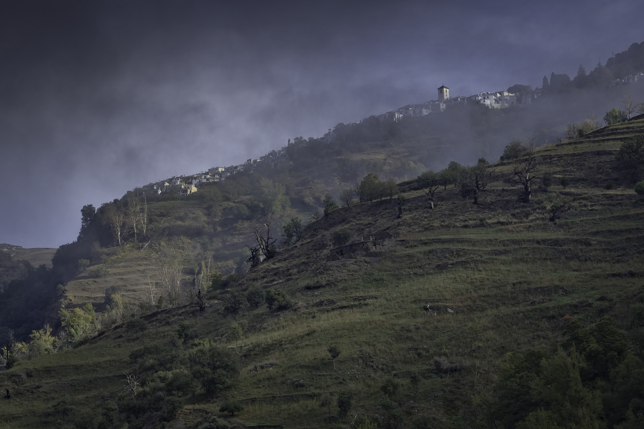 Capileira, in the top right, almost free of cloud