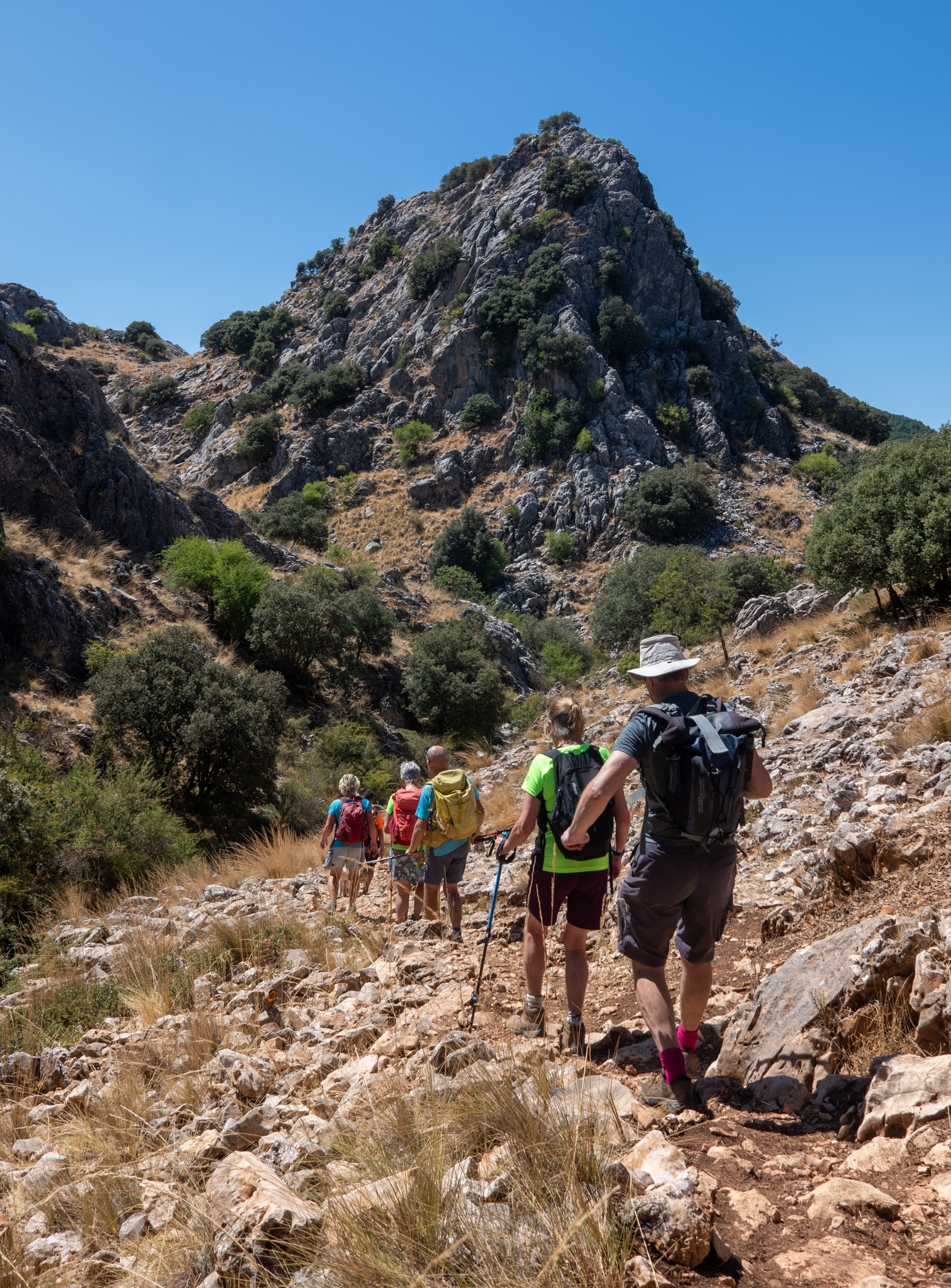 5 hikers approach a rocky peak known as "El Pulpito"